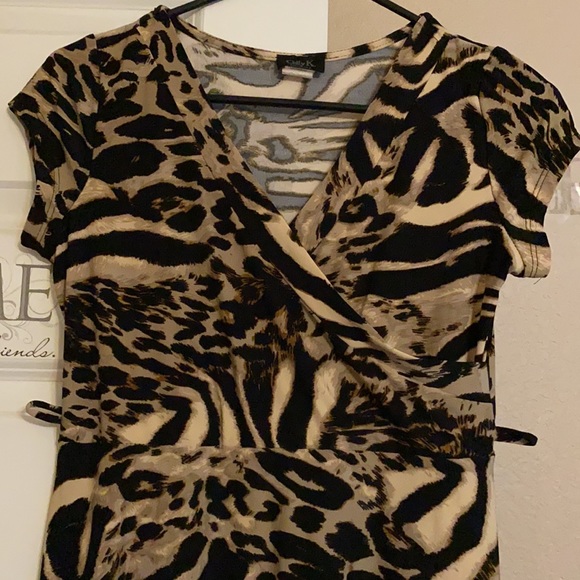 COPY - Women’s animal print dress - Picture 3 of 4